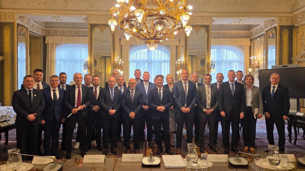Közös javaslatokat fogalmaztak meg a megyei jogú városok polgármesterei Közös javaslatokat fogalmaztak meg a megyei jogú városok polgármesterei