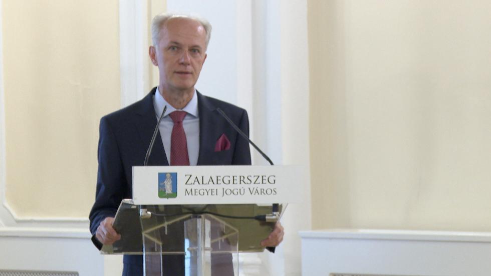 „Kastlytl a kockahzig” – Konferencit rendezett a levltr