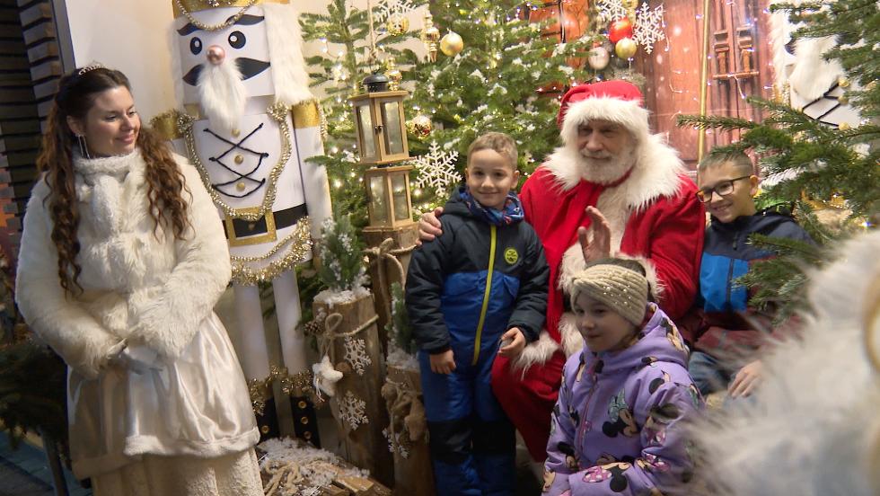 Így érkezett meg a Dísz térre a Mikulás Így érkezett meg a Dísz térre a Mikulás