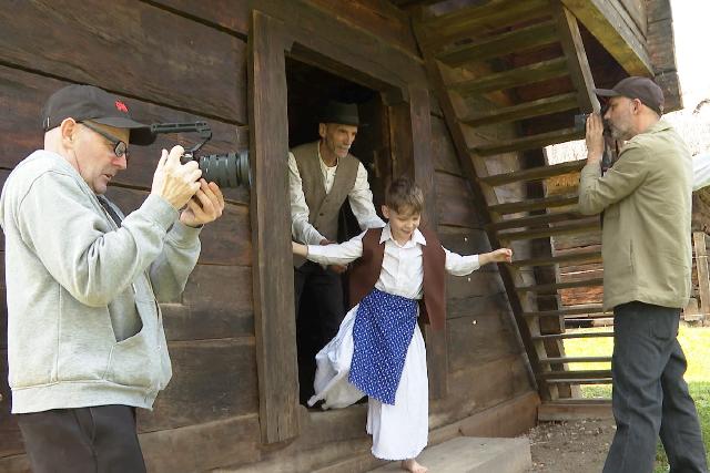 Filmforgat�s a G�cseji Skanzenben