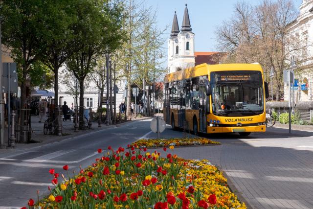 Új burkolatot kaphat a Kossuth utca – megoldási javaslatot tett közzé Balaicz Zoltán Új burkolatot kaphat a Kossuth utca – megoldási javaslatot tett közzé Balaicz Zoltán