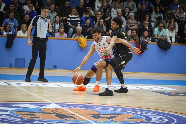 K�zel volt a ZTE KK sikere, de a v�g�n a Falco nyert