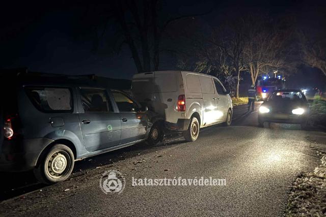 Kt aut tkztt a bslakpusztai hulladkleraknl