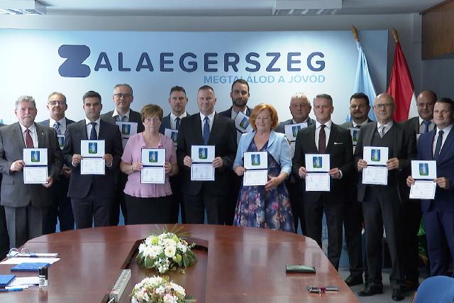 Az eredmény jogerős – átvették megbízóleveleiket a győztesek Az eredmény jogerős – átvették megbízóleveleiket a győztesek