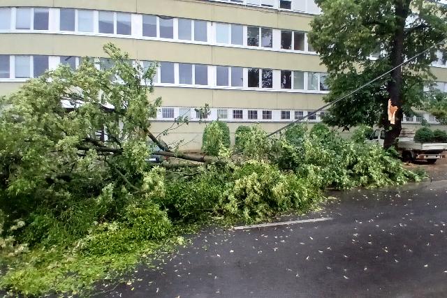 Kid�lt f�k, leszakadt vezet�kek: t�bb telep�l�sen is dolgoznak a zalai t�zolt�k – Friss�tve