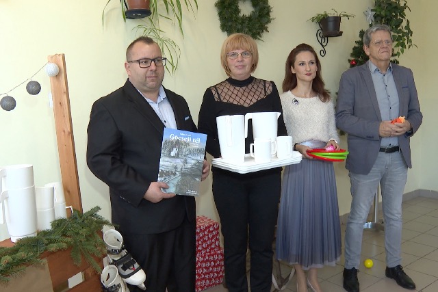 Adományokat vettek át az idősek otthonában Adományokat vettek át az idősek otthonában