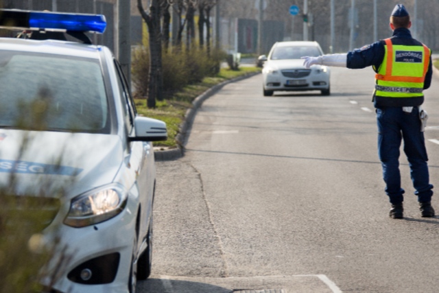 Új világ köszönt be a jogosítványoknál és az igazoltatásoknál Új világ köszönt be a jogosítványoknál és az igazoltatásoknál