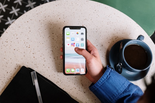 Rákkeltő lehet az iPhone 12 Rákkeltő lehet az iPhone 12