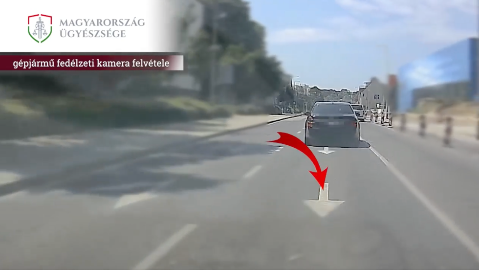 Bedrogozva száguldott át Zalaegerszeg belvárosán a vezetéstől eltiltott ámokfutó (videó) Bedrogozva száguldott át Zalaegerszeg belvárosán a vezetéstől eltiltott ámokfutó (videó)