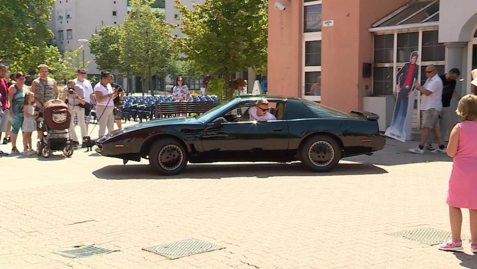 Filmes autókat bemutató kiállítást tartottak Zalaegerszegen Filmes autókat bemutató kiállítást tartottak Zalaegerszegen