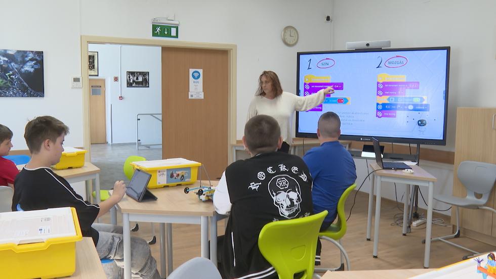 Robotika szakkört indított a kamara – programjukkal a diákok pályaorientációját is segítik Robotika szakkört indított a kamara – programjukkal a diákok pályaorientációját is segítik