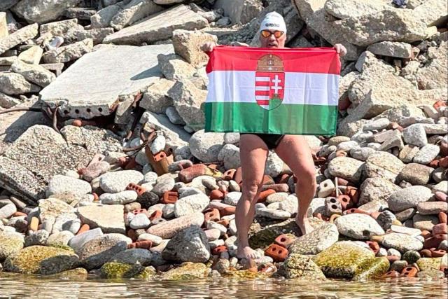 Rekorddal h�d�totta meg az Ontario-tavat M�nyoki Attila
