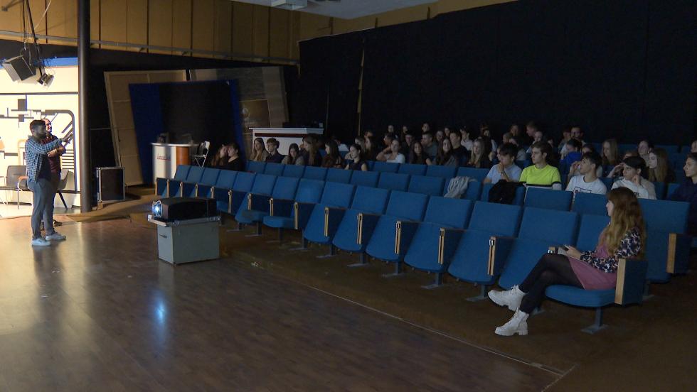 Filmek, TikTok, médiatudatosság – workshop a Zalaegerszegi Televízióban Filmek, TikTok, médiatudatosság – workshop a Zalaegerszegi Televízióban