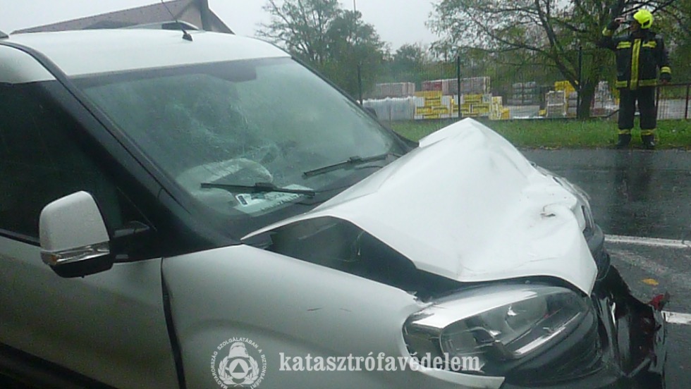 Kisteherautó és személyautó karambolozott Zalaegerszegen Kisteherautó és személyautó karambolozott Zalaegerszegen