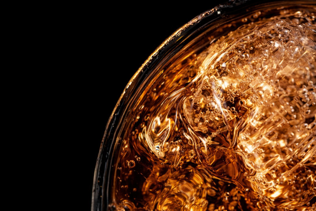 R�kkelt� a di�t�s k�la, mostant�l m�s m�don �ll�tj�k el�