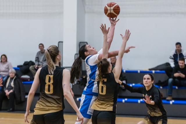 �rv�nyes�tette a pap�rform�t a Radobasket 