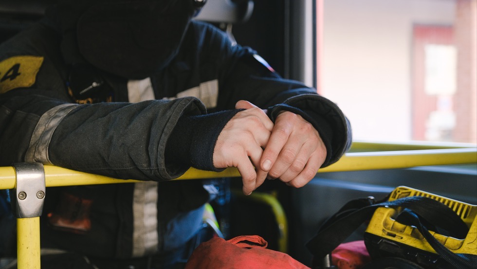 Félig árokba csúszott egy autó a 76-os főúton – szabadnapos tűzoltó segített elsőként Félig árokba csúszott egy autó a 76-os főúton – szabadnapos tűzoltó segített elsőként