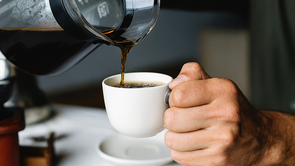 Minden harmadik fogyaszt� rendszeresen iszik koffeinmentes k�v�t egy elemz�s szerint