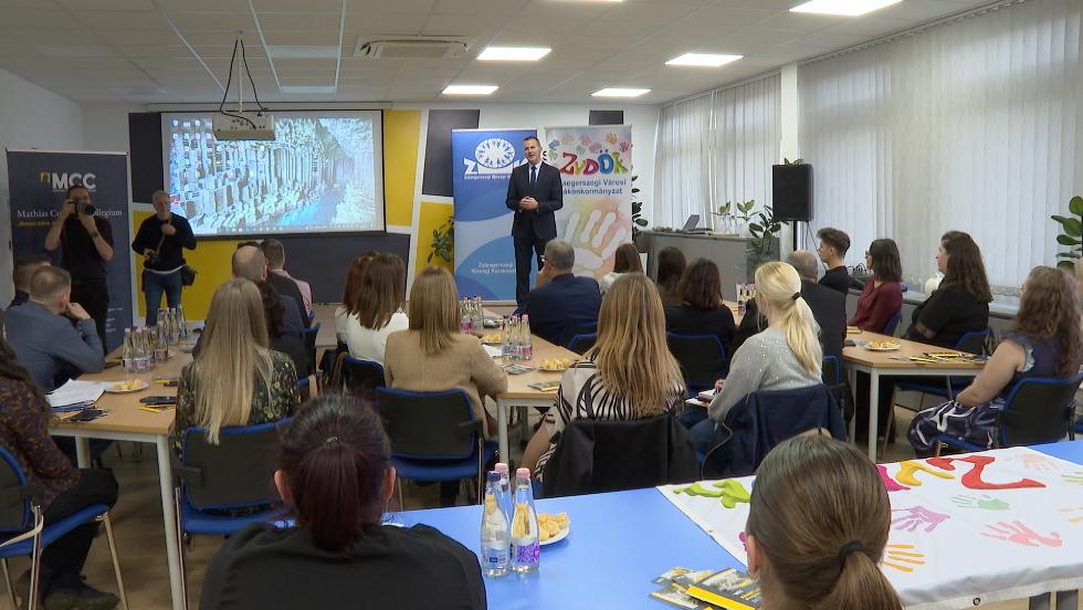 XIII. alkalommal tartottak ifjsgi kerekasztal pikniket