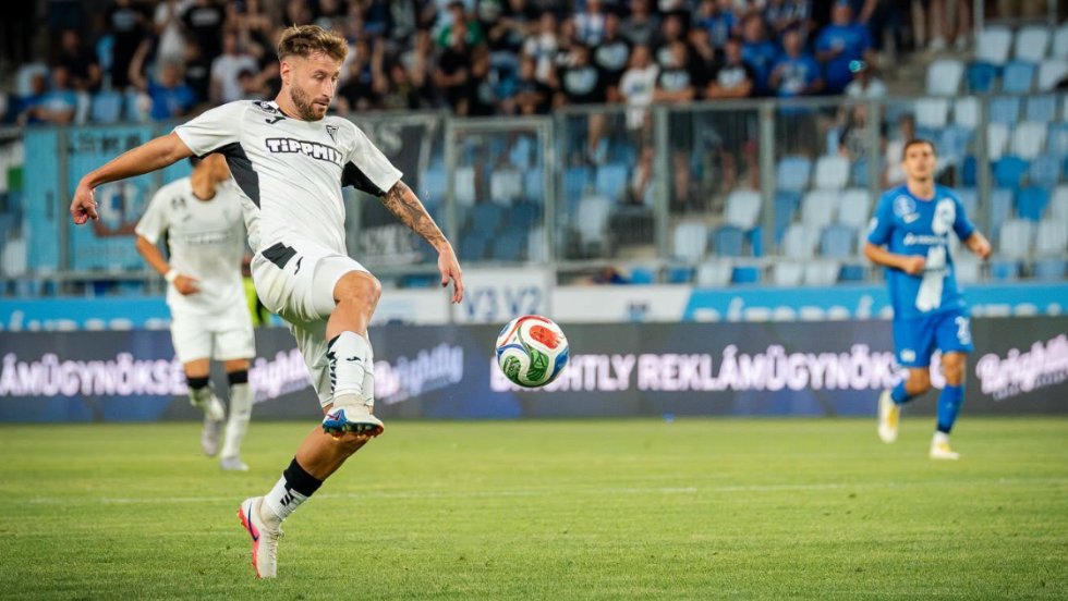 A Paks ellen jav�tana hazai p�ly�n a ZTE FC
