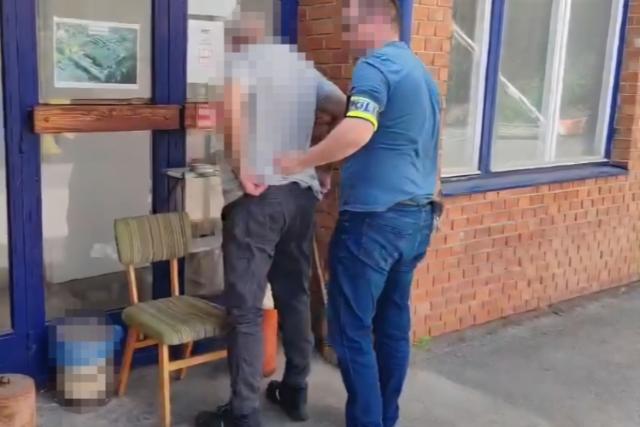 A baleset helysz�n�n fosztotta ki a s�lyosan megs�r�lt motorost egy zalaegerszegi f�rfi