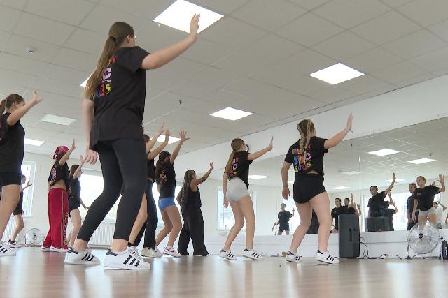 Mozgásban a nyár – Hip hop tánctábor Zalaegerszegen Mozgásban a nyár – Hip hop tánctábor Zalaegerszegen