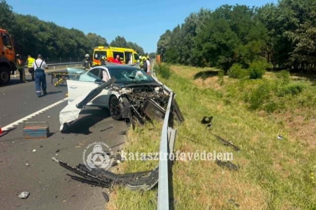 S�lyos baleset az M7-es zalai szakasz�n, egy gyermek �letvesz�lyesen megs�r�lt – Friss�tve