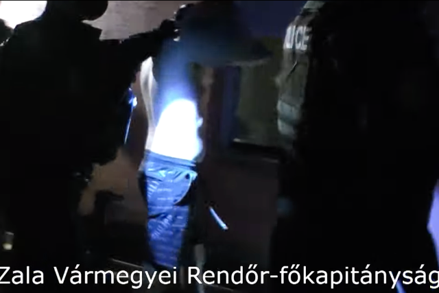 Kibercsalókat fogtak el a zalai rendőrök Kibercsalókat fogtak el a zalai rendőrök