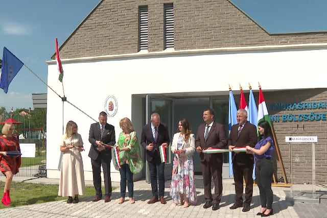 Átadták az andráshidai minibölcsődét Átadták az andráshidai minibölcsődét