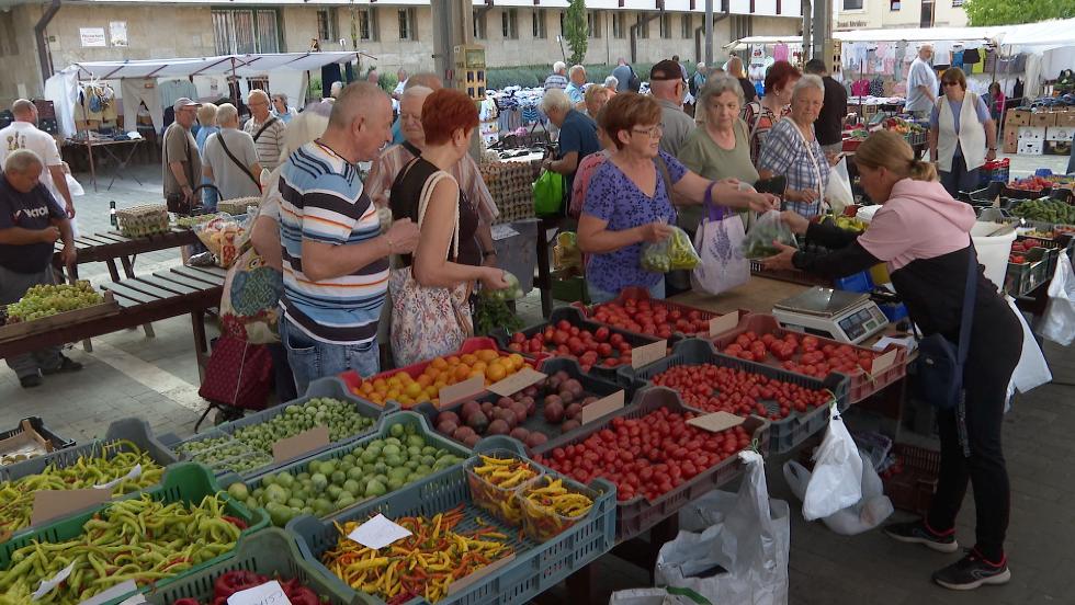 Piaci körkép – Bőséges a zöldség- és gyümölcskínálat Piaci körkép – Bőséges a zöldség- és gyümölcskínálat