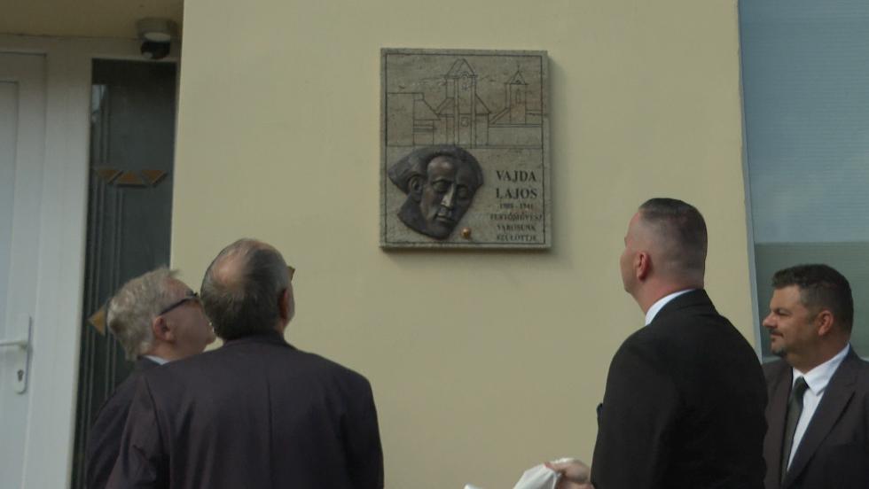 Emléktáblát avattak Vajda Lajos tiszteletére Emléktáblát avattak Vajda Lajos tiszteletére