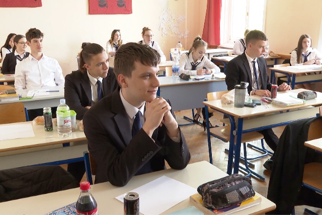 A matematika érettségivel folytatódtak a vizsgák - a Mindszenty-ben közel 130-an írásbeliztek A matematika érettségivel folytatódtak a vizsgák - a Mindszenty-ben közel 130-an írásbeliztek
