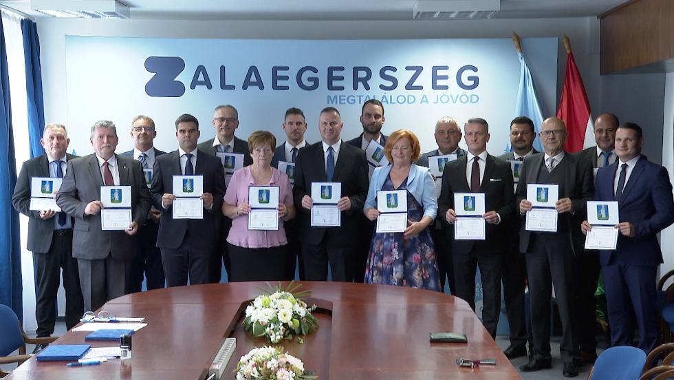 Az eredmény jogerős – átvették megbízóleveleiket a győztesek Az eredmény jogerős – átvették megbízóleveleiket a győztesek