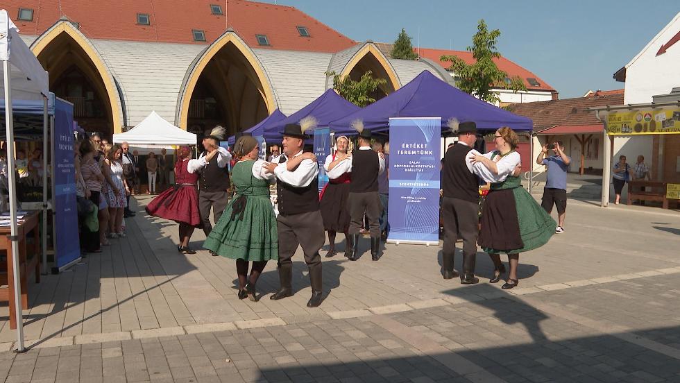 „Értéket teremtünk” - a közfoglalkoztatásban dolgozók által megtermelt javakat mutatták be „Értéket teremtünk” - a közfoglalkoztatásban dolgozók által megtermelt javakat mutatták be