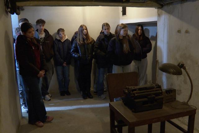 �rz�keny�t� foglalkoz�sokat tartottak az �VH egykori sz�kh�z�ban