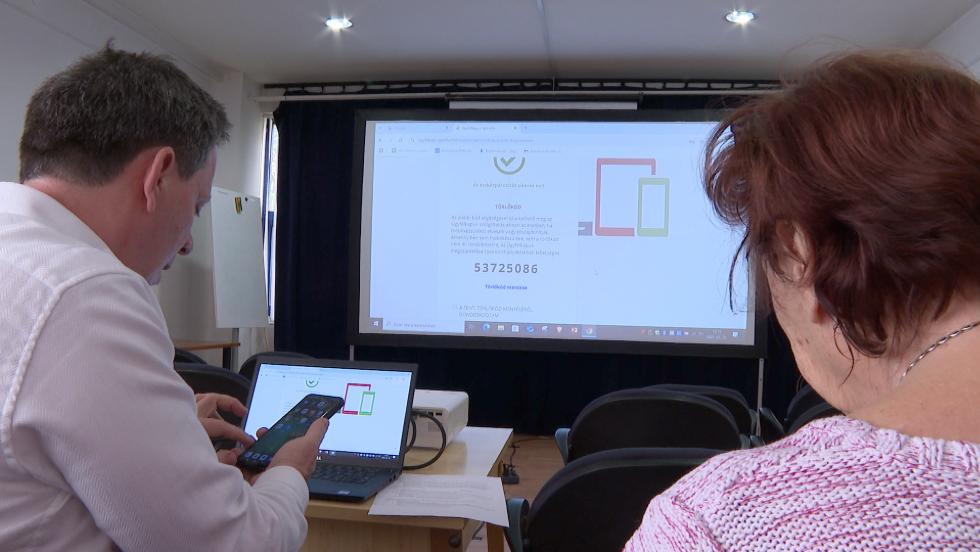 Hinyptl elads a Szenior Akadmin – tjkoztat a Digitlis llampolgrsg Programrl s az gyflkapu+ regisztrcirl