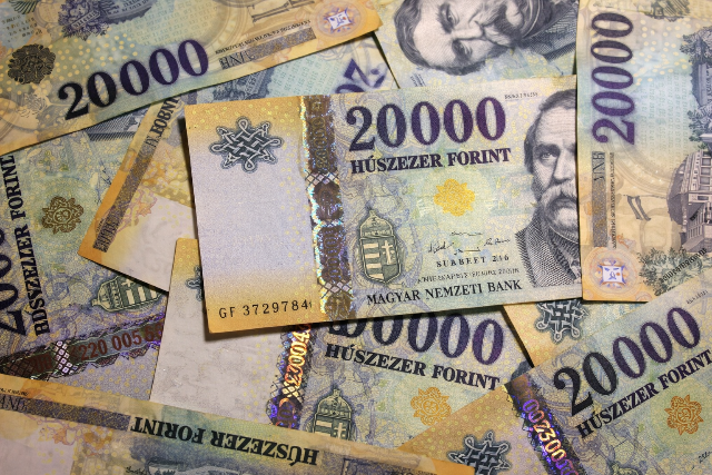 Kider�lt, hogy �rkezik-e a 30 ezres bankjegy