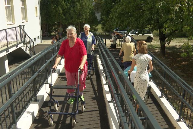 Nagyobb szabads�g az id�seknek – elk�sz�lt a r�mpa