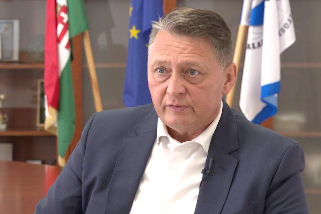 Elt�rlik a k�telez� kamarai hozz�j�rul�st – Kov�cs Dezs�t a v�rhat� v�ltoz�sokr�l k�rdezt�k