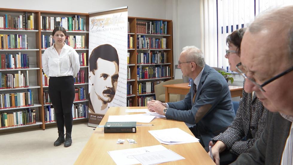 Vrosi versmond verseny a nvad tiszteletre