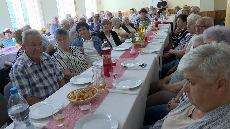 A sz�pkor�akat k�sz�nt�tt�k Botf�n