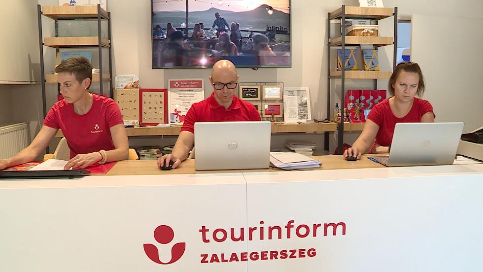 Felkészültek a turistákra – szezonban tovább tart nyitva a Tourinform iroda Felkészültek a turistákra – szezonban tovább tart nyitva a Tourinform iroda