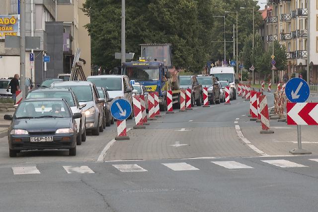 Folytatódik a gázvezeték felújítása a Kazinczy téren Folytatódik a gázvezeték felújítása a Kazinczy téren