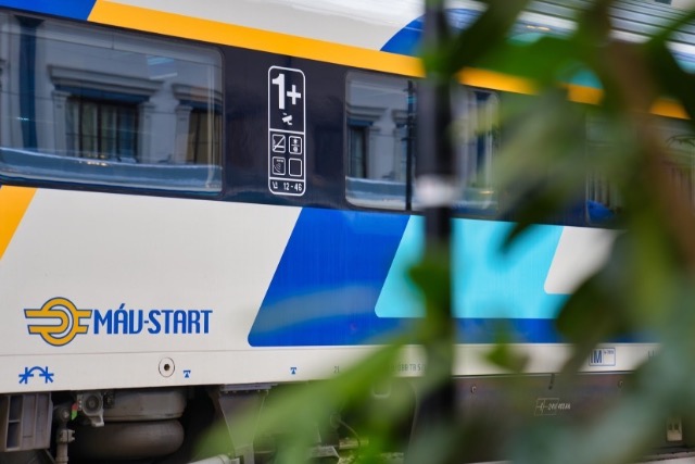 Úgy lerészegedett a vasúti dolgozó, hogy miatta álltak a vonatok – pénzbüntetést kell fizetnie Úgy lerészegedett a vasúti dolgozó, hogy miatta álltak a vonatok – pénzbüntetést kell fizetnie