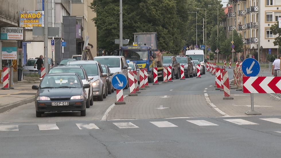 Folytatódik a gázvezeték felújítása a Kazinczy téren Folytatódik a gázvezeték felújítása a Kazinczy téren
