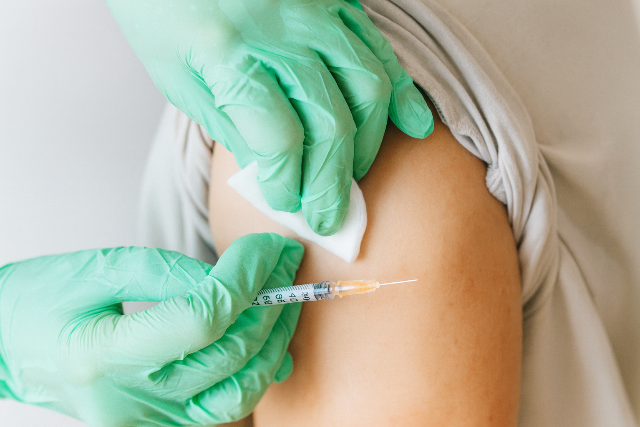 jabb mellkhatsokat talltak a Pfizerrel oltottaknl