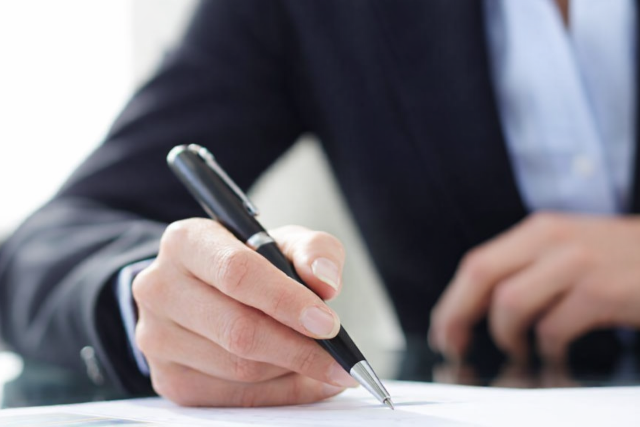 Fontos tudnival�k az igazgat�si sz�netr�l �s az �gyint�z�s rendj�r�l