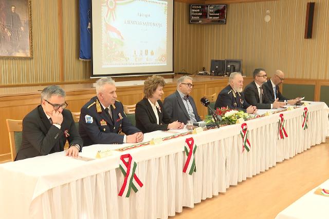 A magyar sajt� napja – A megyeh�z�n k�sz�nt�tt�k az �js�g�r�kat