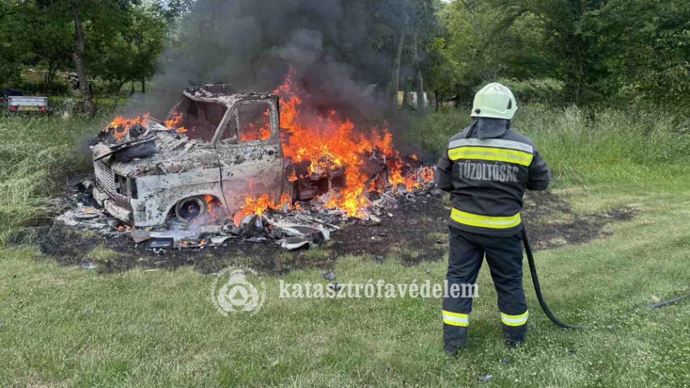 Lakóautó égett Páka külterületén Lakóautó égett Páka külterületén