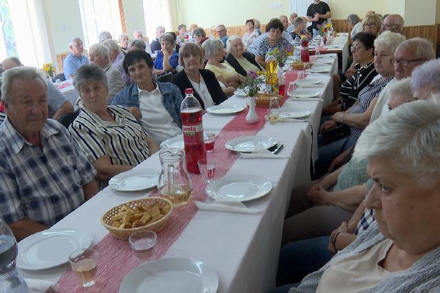 A sz�pkor�akat k�sz�nt�tt�k Botf�n